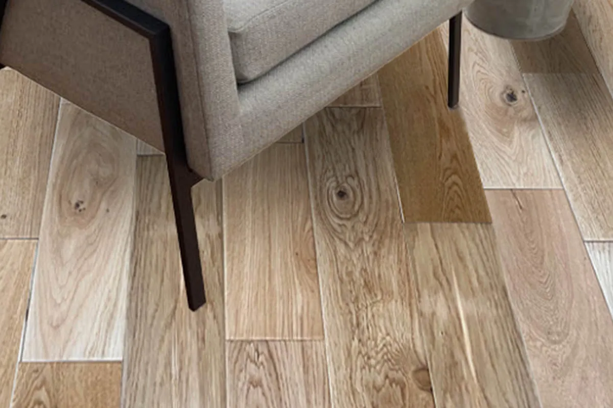 _0005_Oakleaf Handscraped - JWC 050 N ROOM