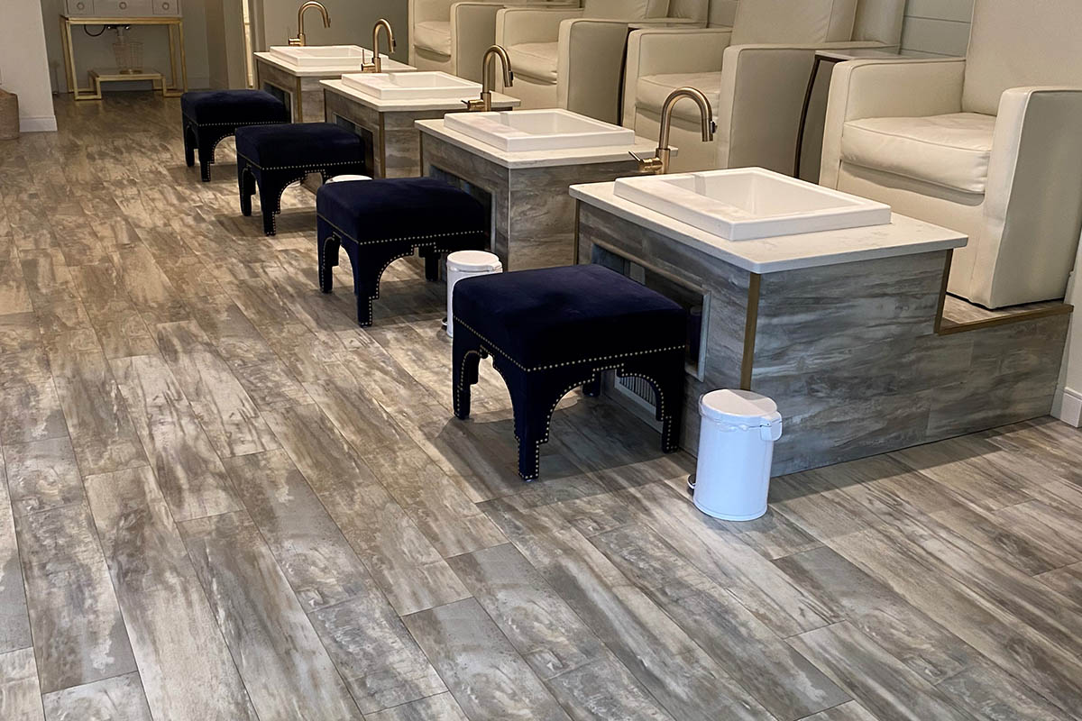 _0030_MOUNTAIN TOP TILE SERIES - River White - MGT 815 SG-P ROOM SCENE